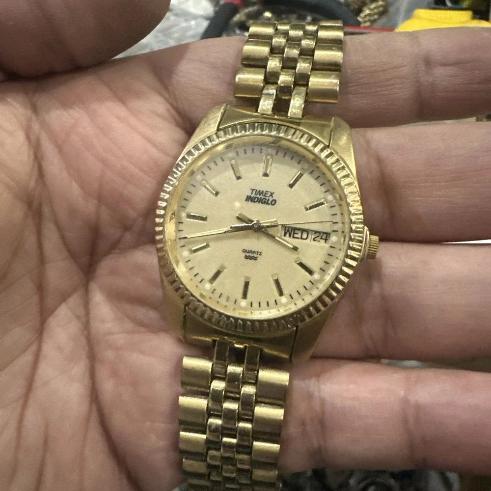 Works Vintage Timex President Quartz Mens Day/Date Gold Tone 35mm Watch Fit 8in